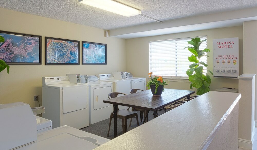 Фото Marina Inn & Suites Chalmette