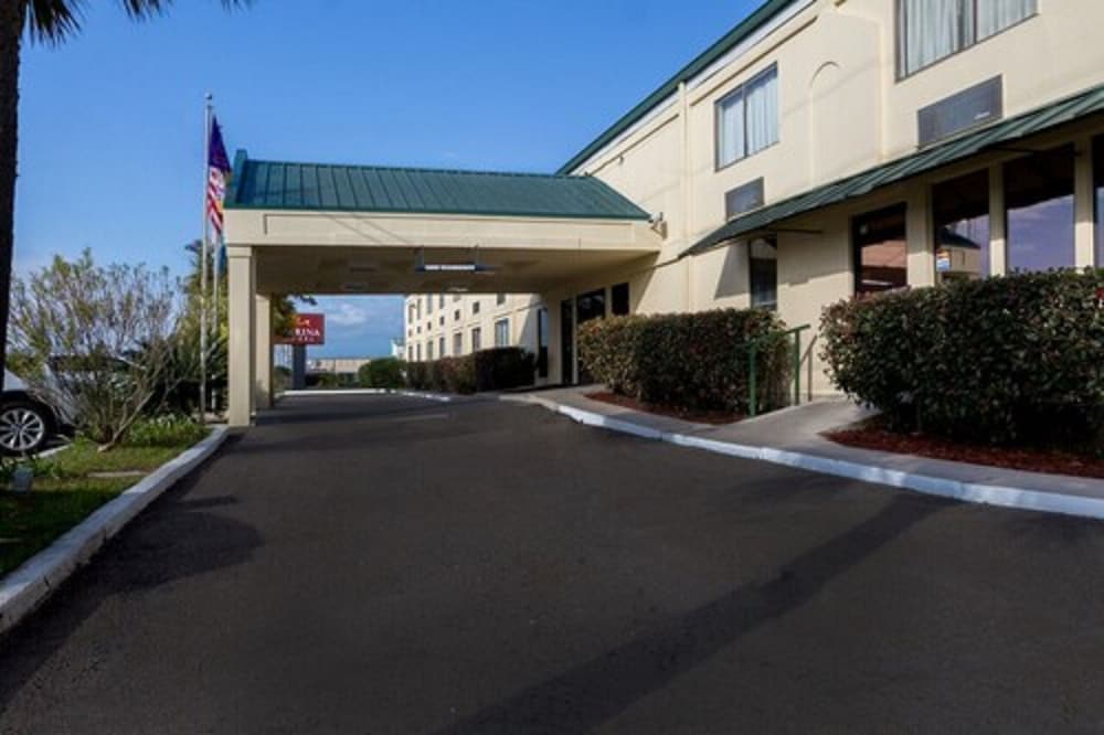 Фото Marina Inn & Suites Chalmette