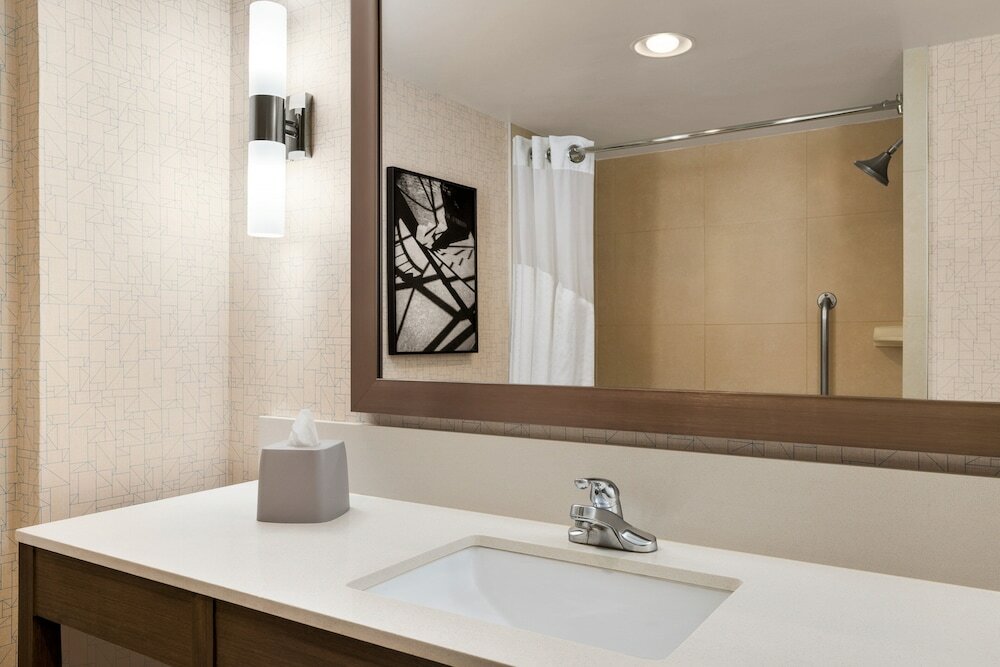 Фото Holiday Inn Express Vancouver-Metrotown