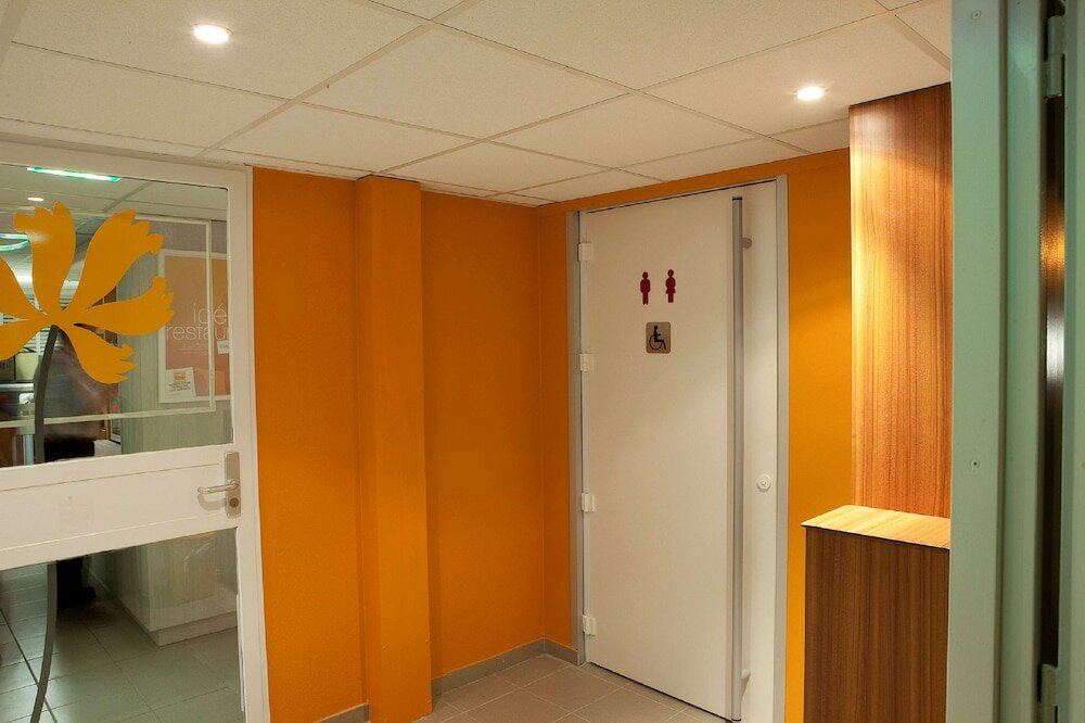 Фото Première Classe Versailles Saint Cyr L'ecole