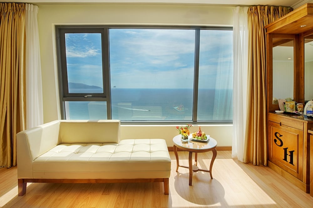 Фото Serene Beach Hotel Danang