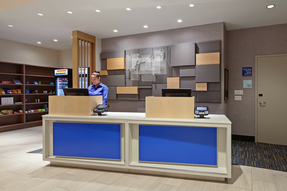 Фото Holiday Inn Express Hotel & Suites Ventura, an Ihg Hotel