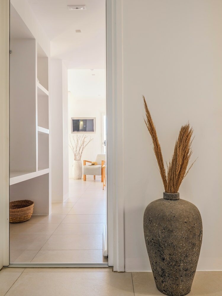 Фото Bluetopia Suites