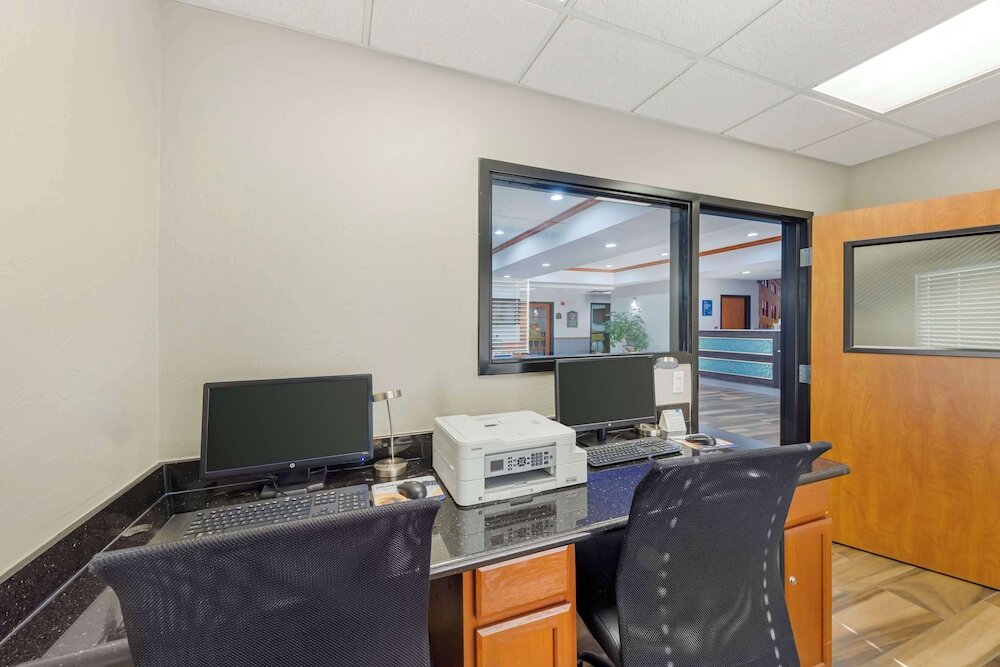 Фото Best Western Plus Midwest City Inn & Suites