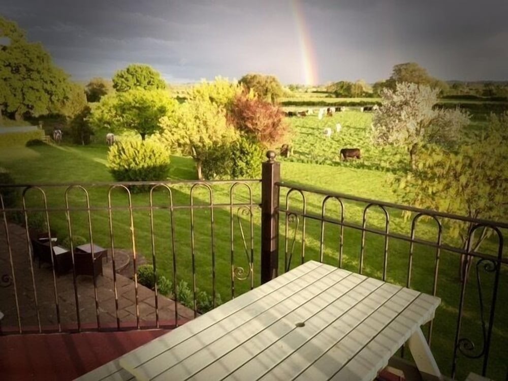 Фото The Moorhead Bed & Breakfast