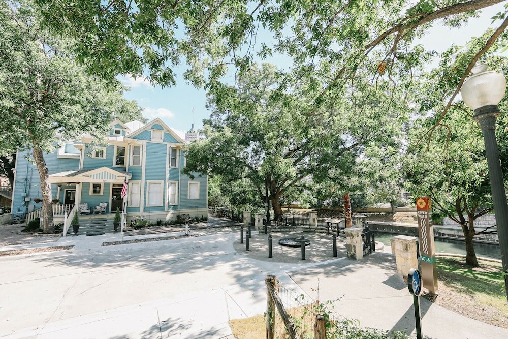 Фото Inn on the Riverwalk