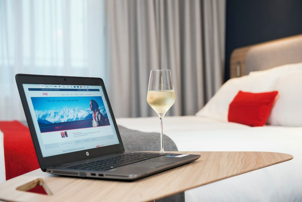 Фото Holiday Inn Express Milton Keynes, an Ihg Hotel