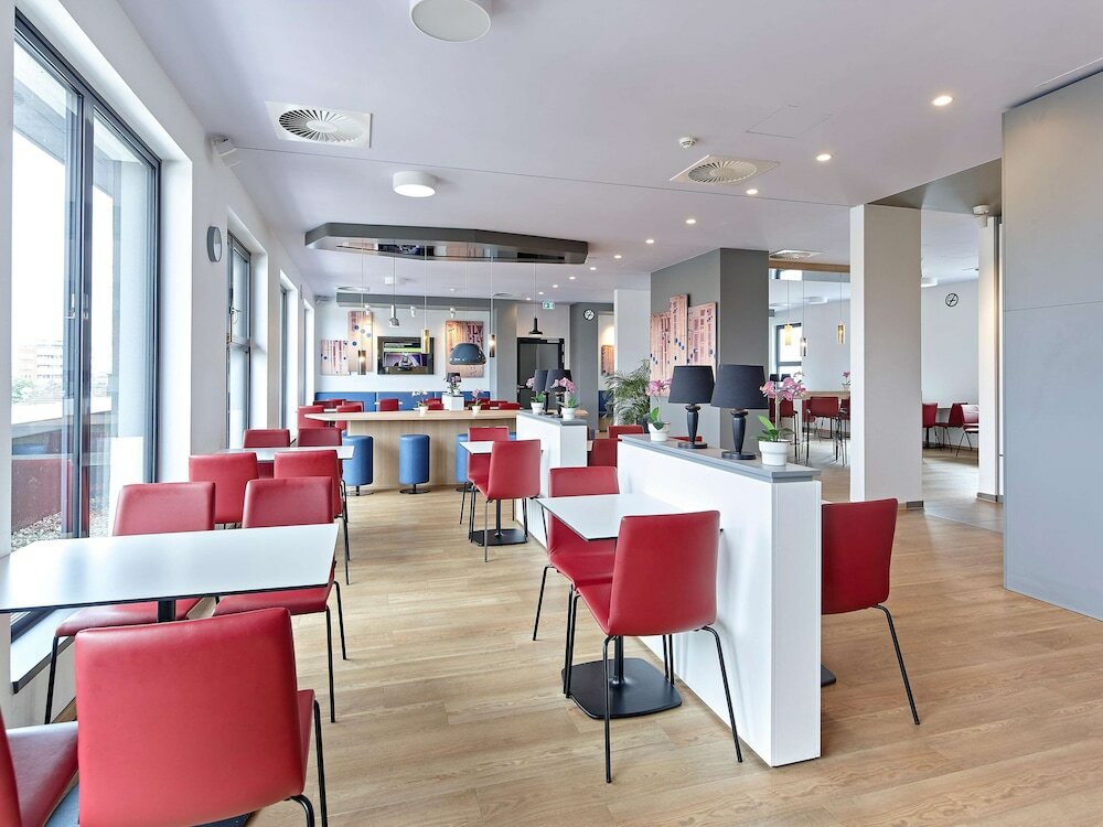 Фото B&b Hotel Köln-Troisdorf