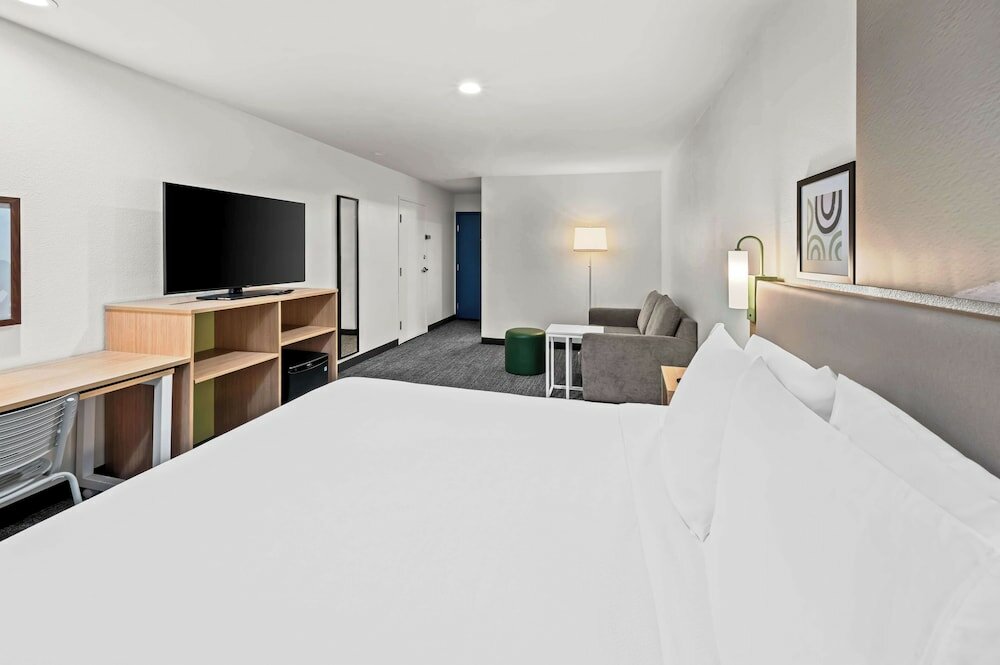 Фото Comfort Inn & Suites Airport Dulles - Gateway