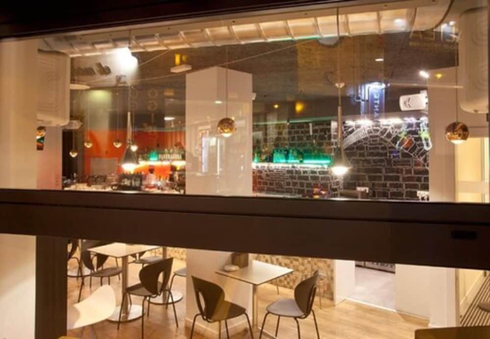 Фото Hotel Pompaelo Urban SPA