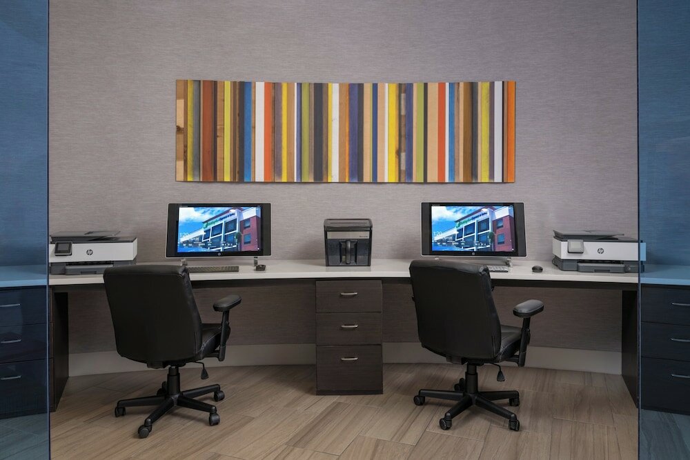 Фото Holiday Inn Express & Suites Lakeland South, an Ihg Hotel