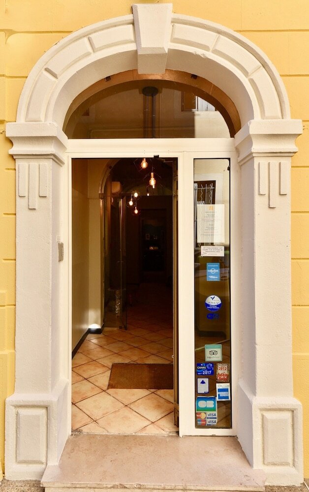 Фото Majestic Hotel