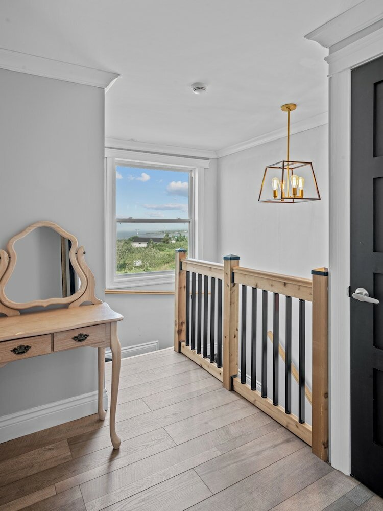 Фото Edge of the Avalon Inn