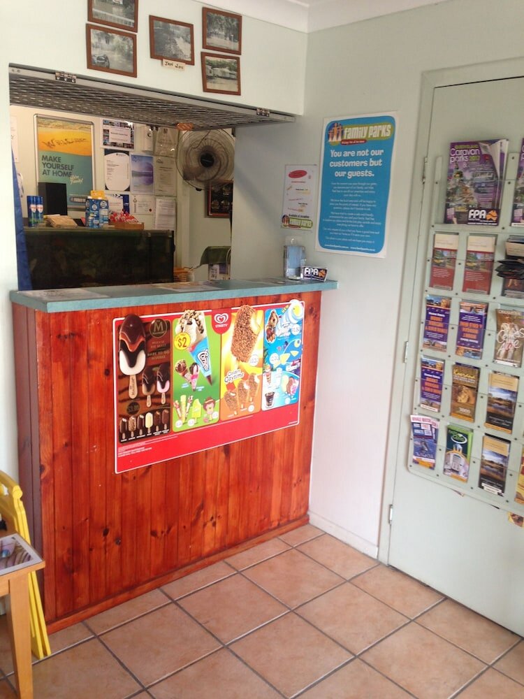 Фото Riverside Tourist Park