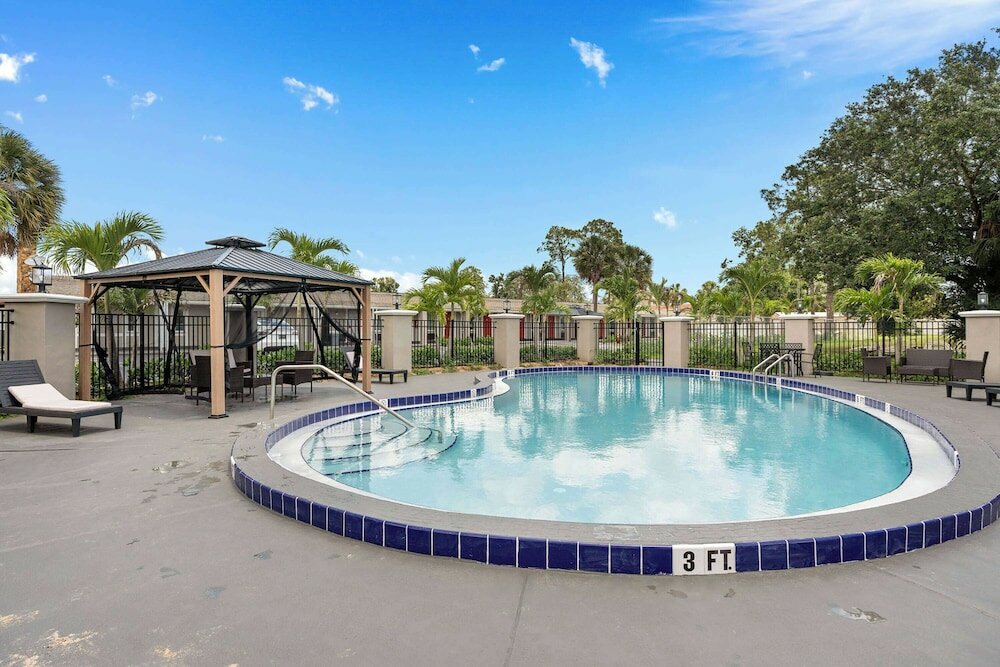 Фото Travelodge by Wyndham Kissimmee/Orlando