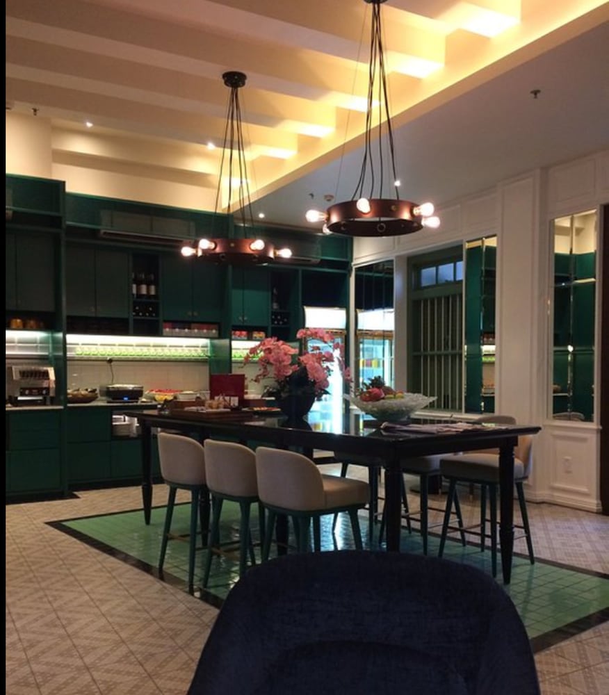 Фото The Edison George Town