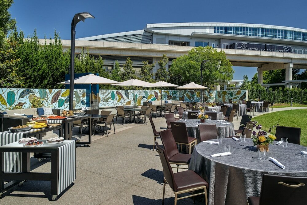 Фото Renaissance Atlanta Airport Gateway Hotel