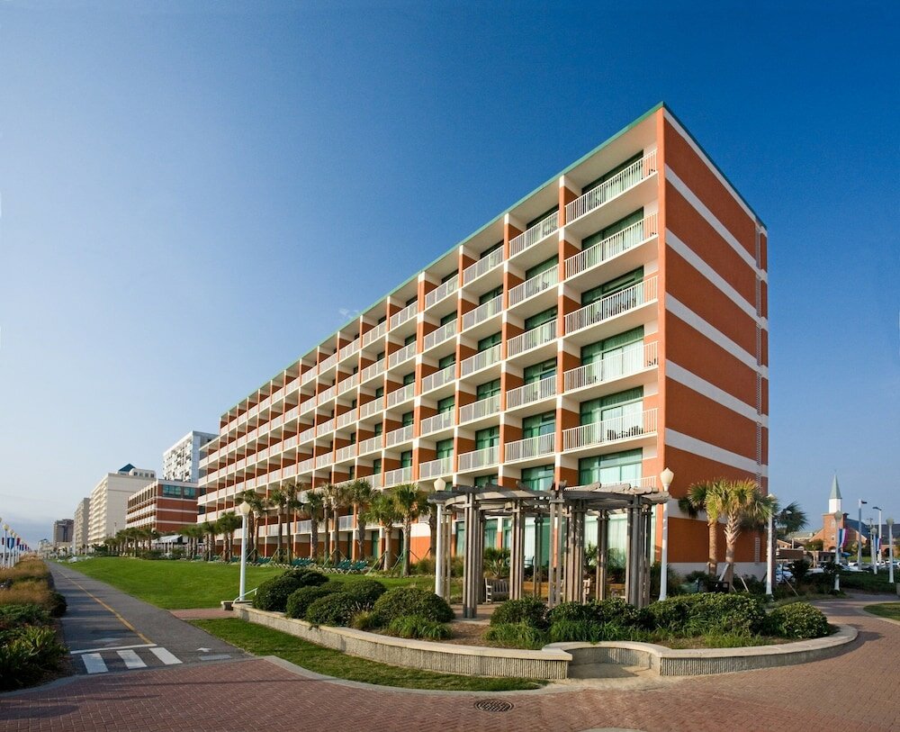 Фото Holiday Inn & Suites Virginia Beach North Beach, an Ihg Hotel