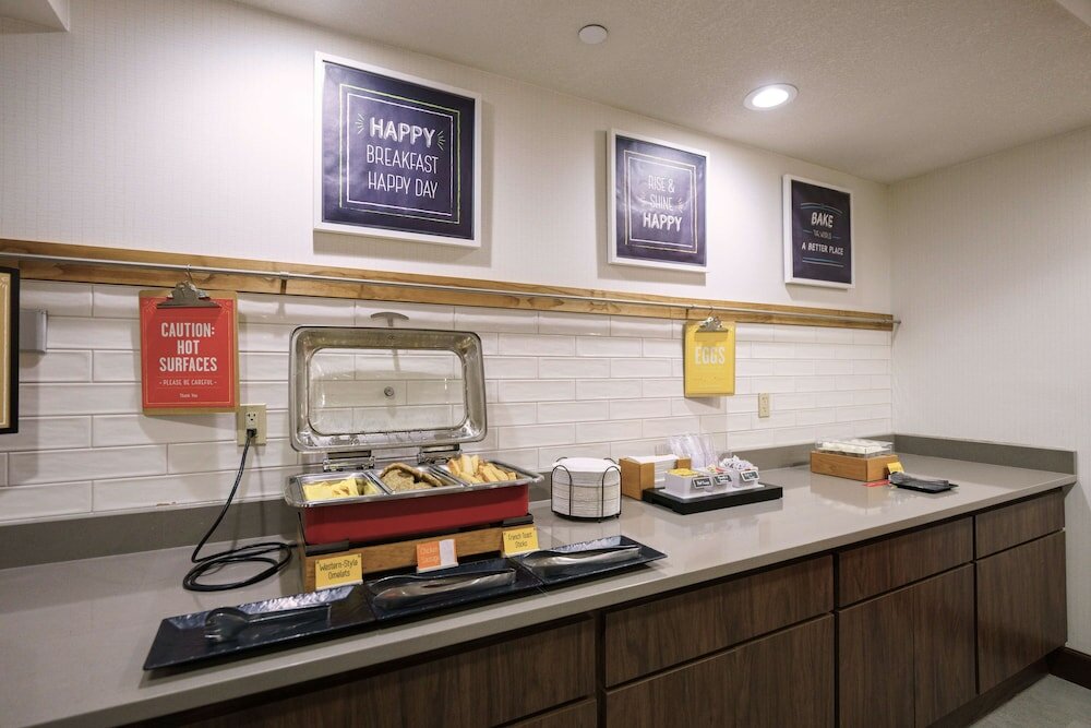 Фото Hampton Inn Hays-North of i 70