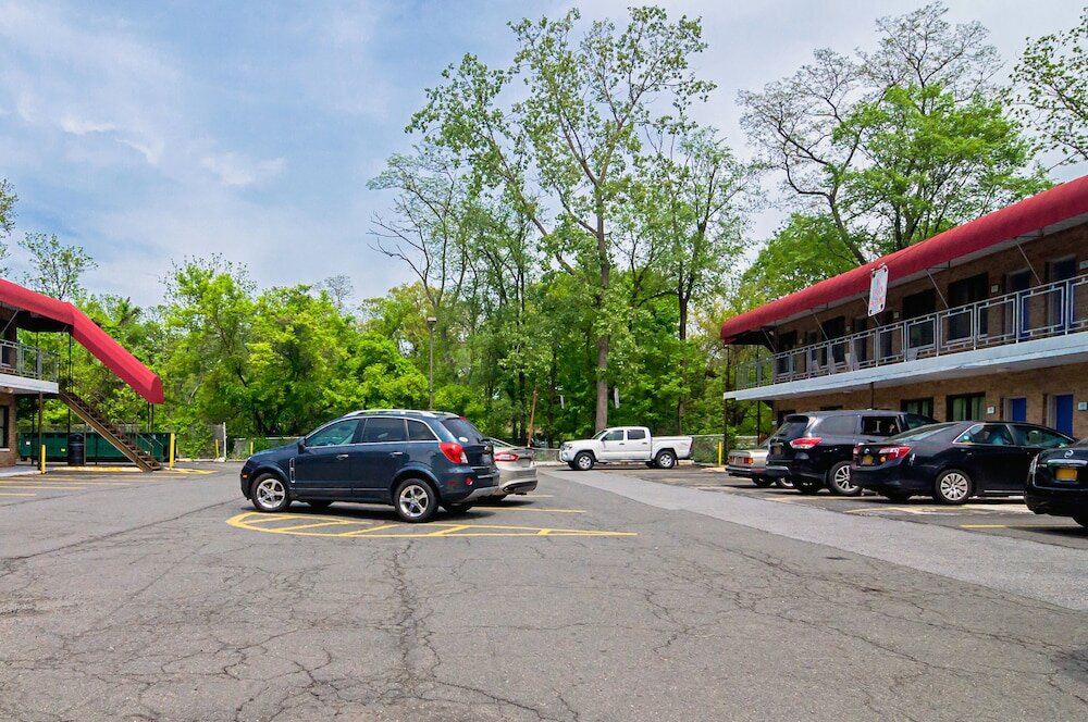 Фото Motel 6 Elmsford, Ny - White Plains