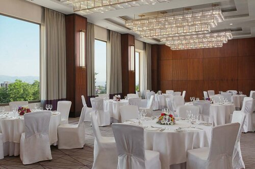 Гостиница Hilton Dushanbe Hotel в Яване
