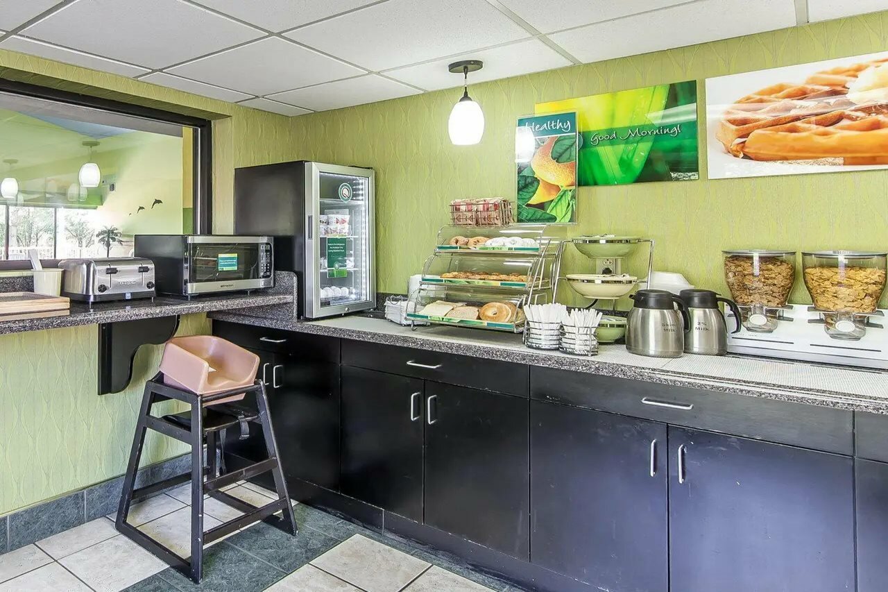 Фото Quality Inn West