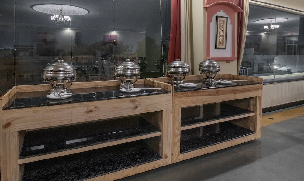 Фото Capital O 35409 Hotel Megh Niwas