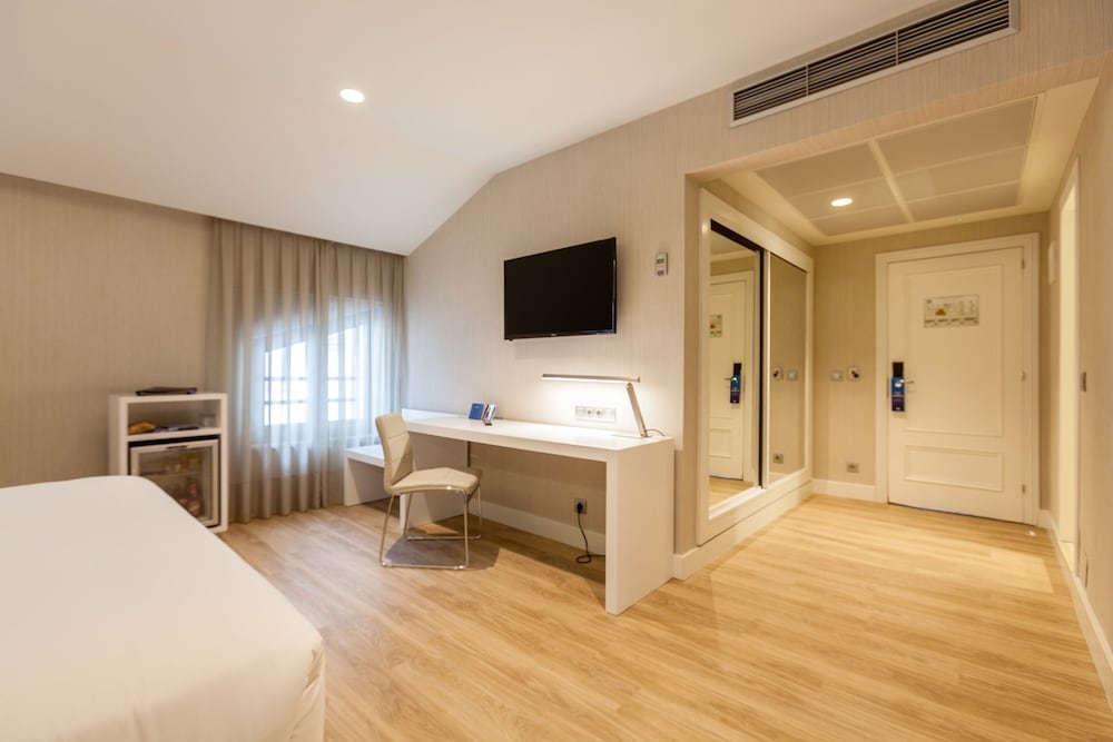 Фото Nh Oviedo Principado