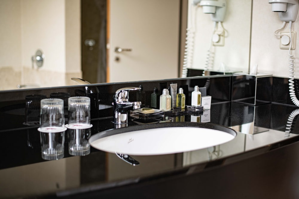 Фото Rotterdam Marriott Hotel