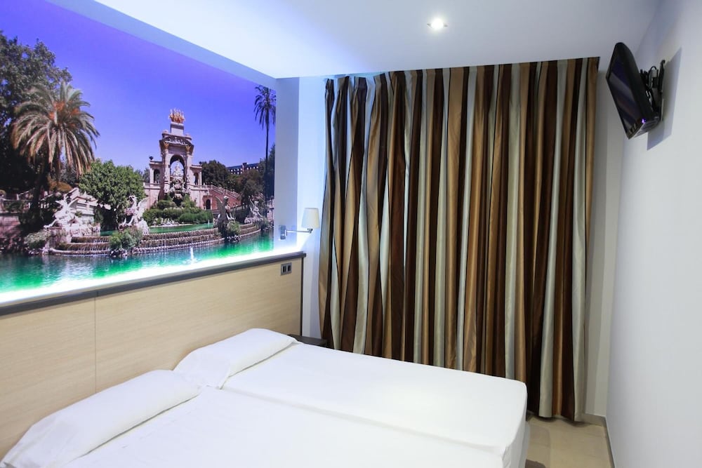 Фото Hostal Las Flores