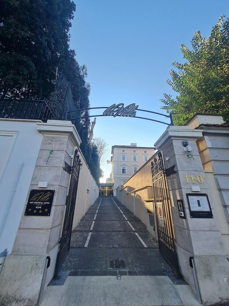 Фото Hotel La Ville