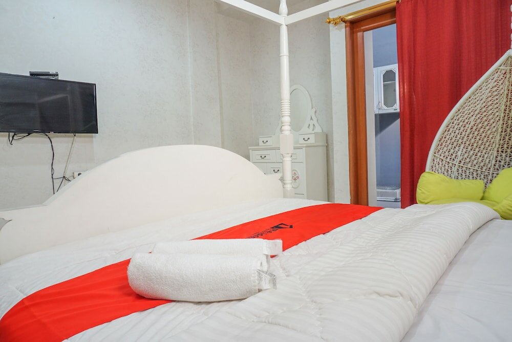 Фото Residences by RedDoorz near Kemang Square