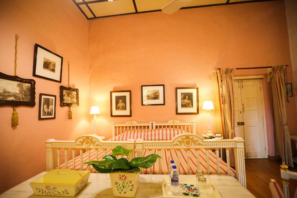 Фото WelcomHeritage Connaught House