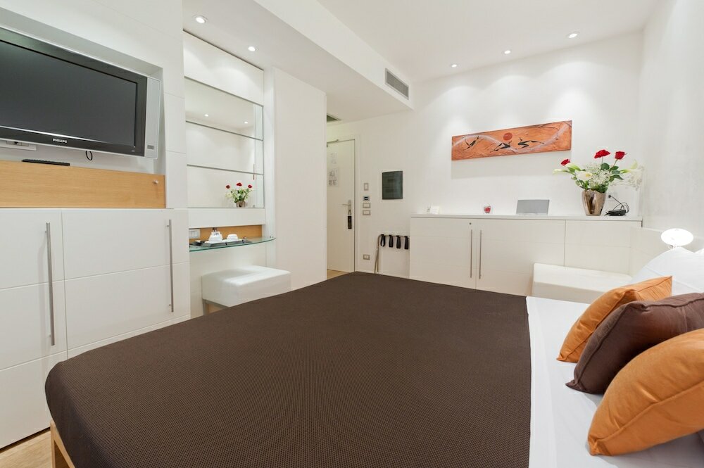 Фото Hotel White