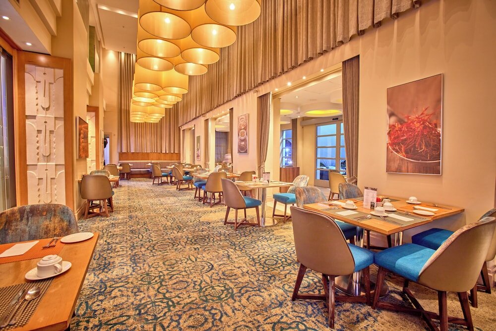 Фото Suncoast Hotel