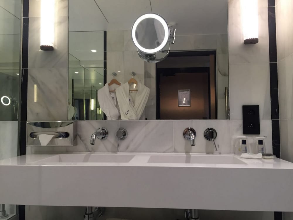 Фото Cannes Centre Univers