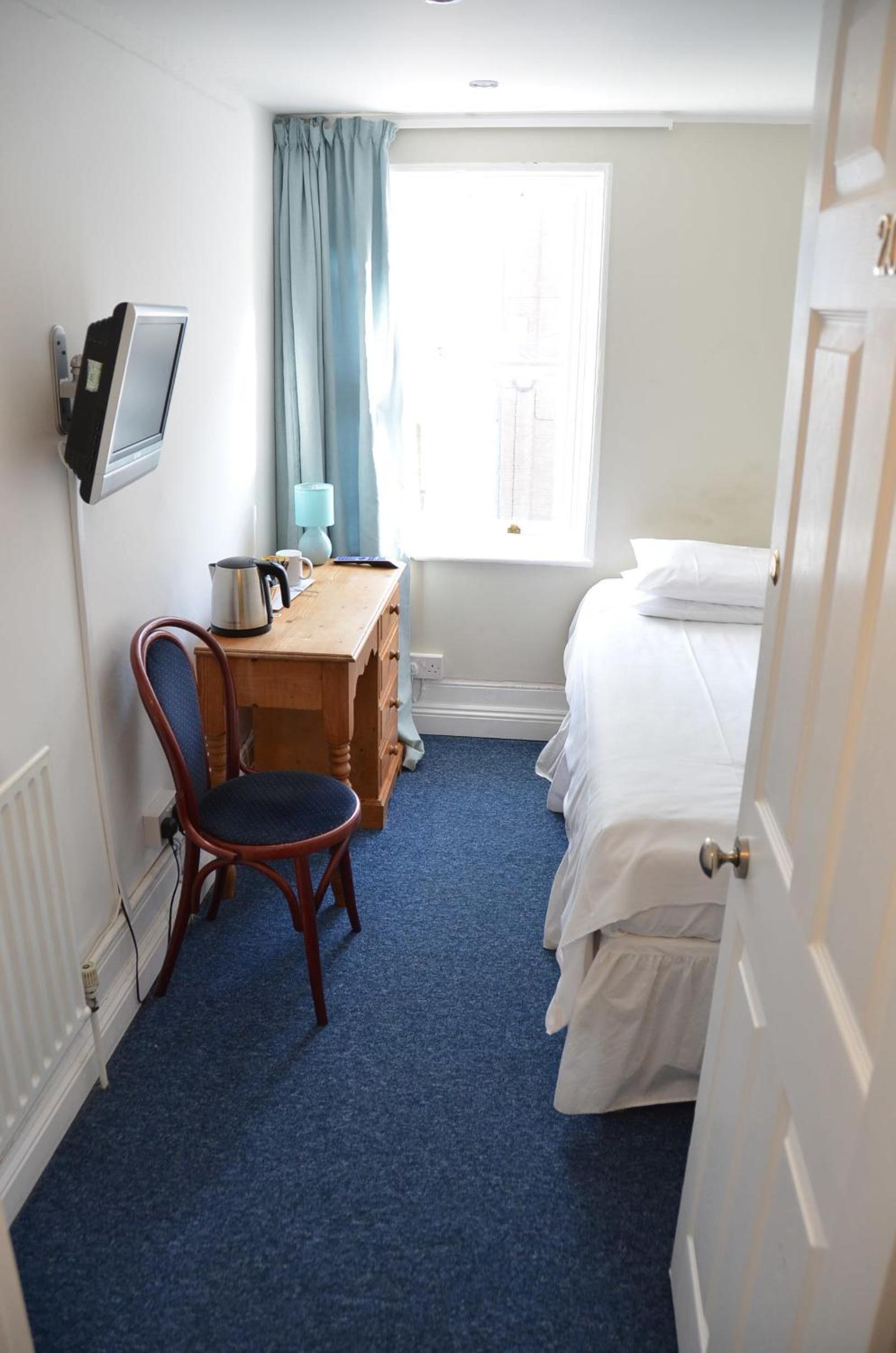 Фото The Queensbury Hotel