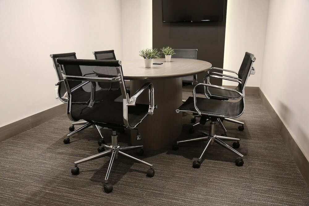 Фото Nh Curitiba The Five