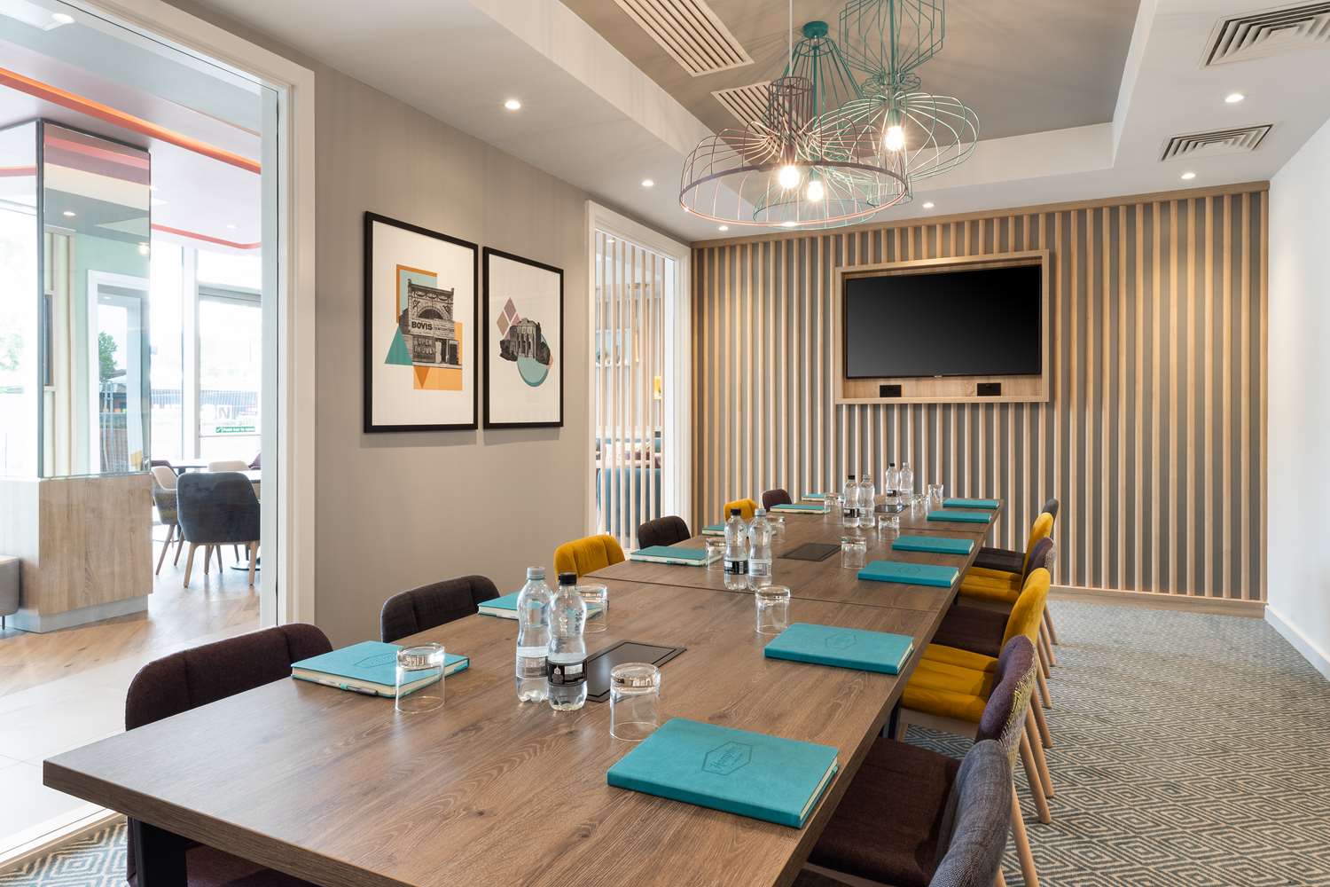 Фото Hampton by Hilton London Ealing