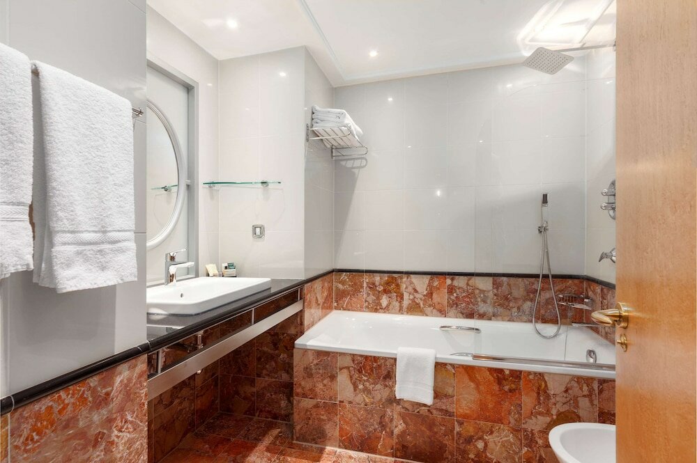 Фото Courthouse Hotel