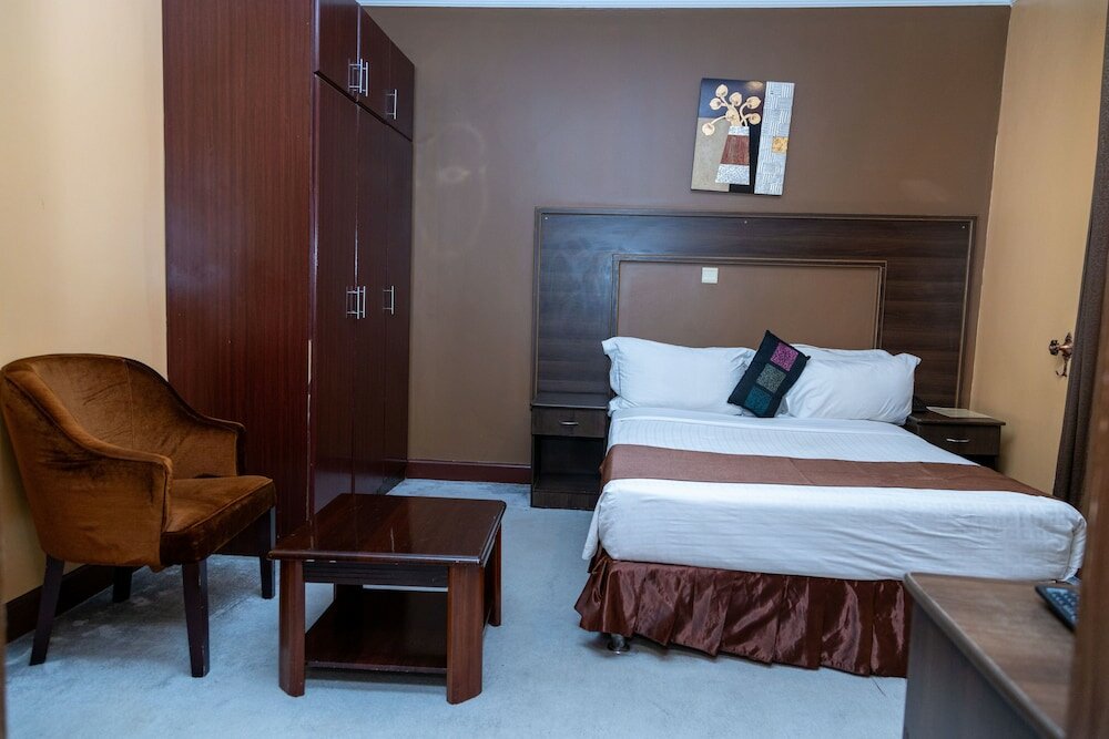 Фото The Country Inn Hotel