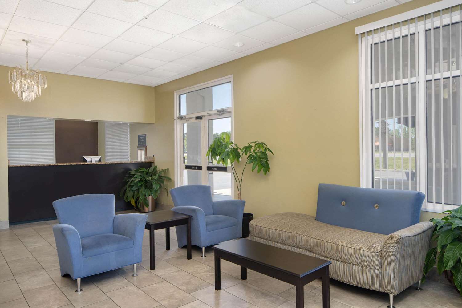 Фото Super 8 by Wyndham Port Wentworth Savannah Area