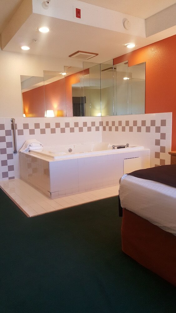 Фото AmericInn by Wyndham Garden City