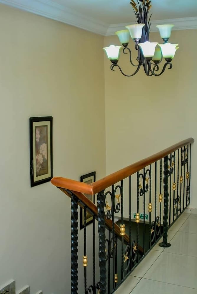 Фото Emperor's PLace Luxury Room