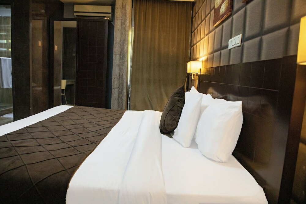 Фото Newland Luxury Apartments