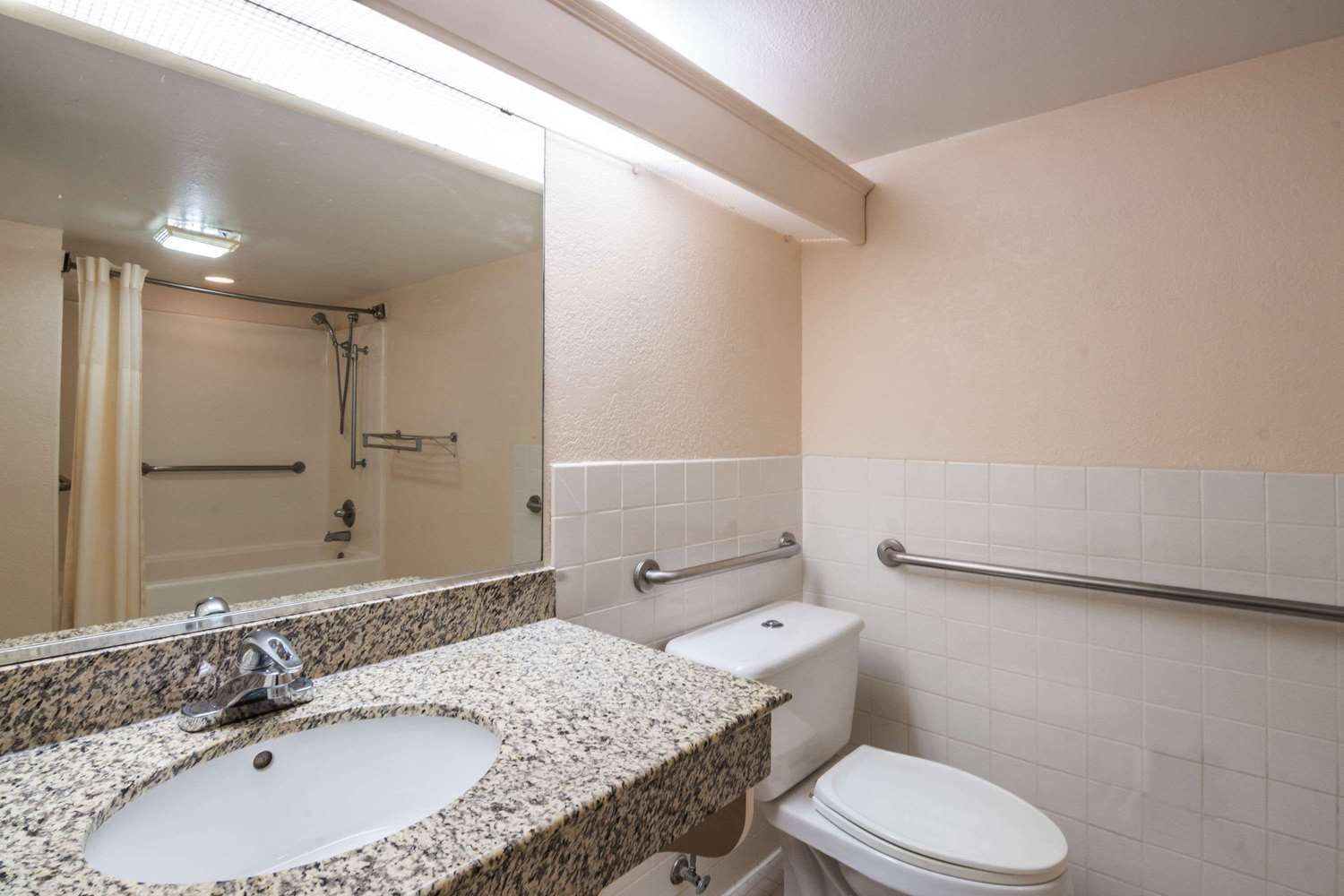 Фото Days Inn by Wyndham Killeen Fort Hood