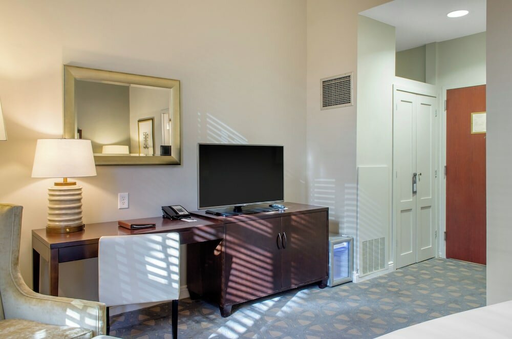 Фото Omni Riverfront Hotel