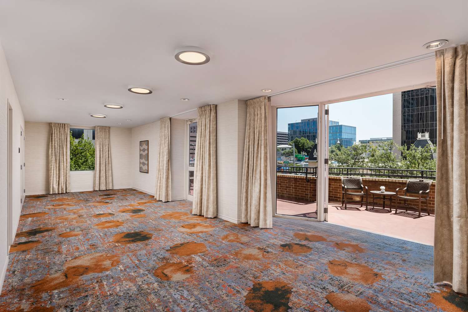 Фото DoubleTree Suites by Hilton Hotel Austin