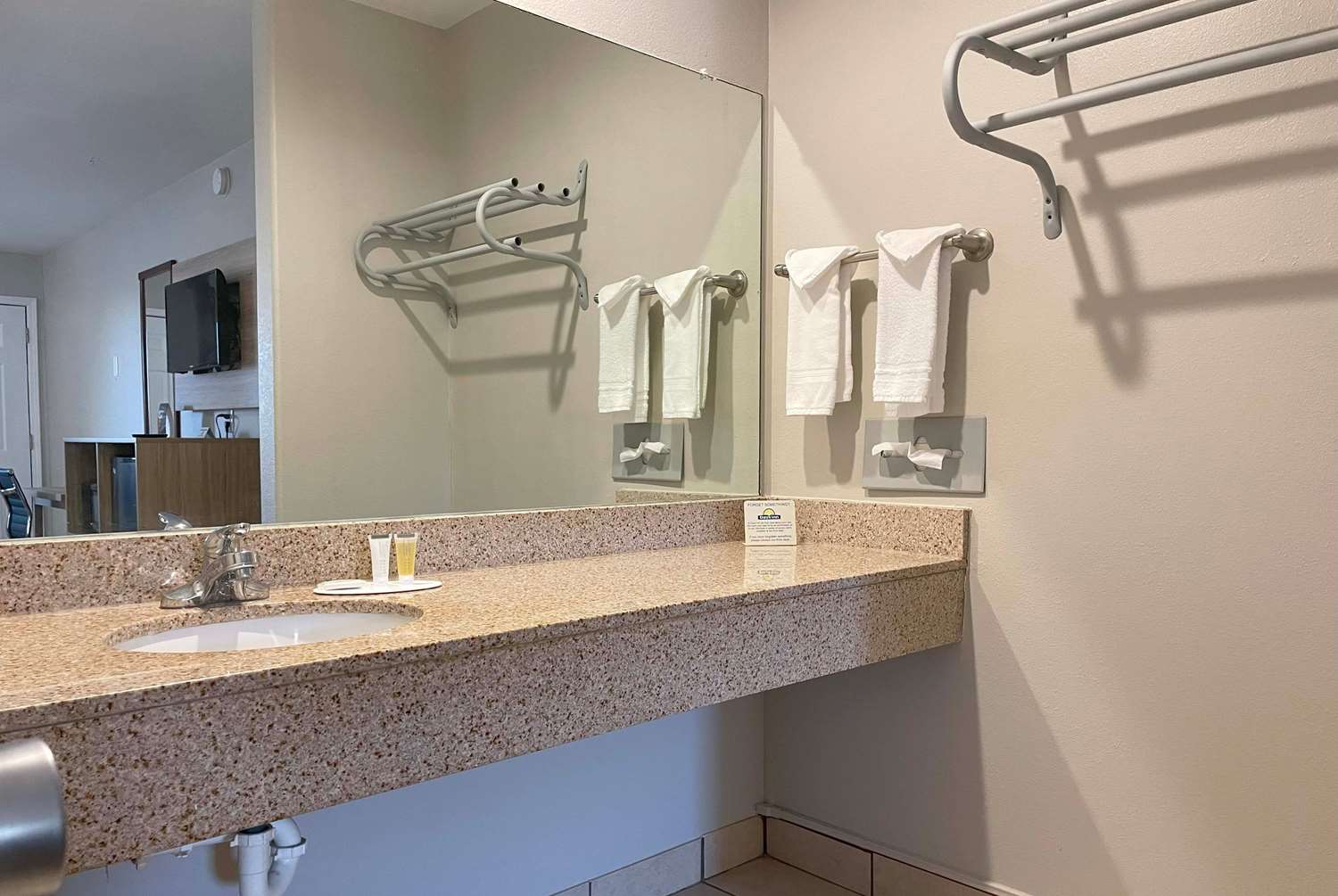 Фото Days Inn by Wyndham Temple