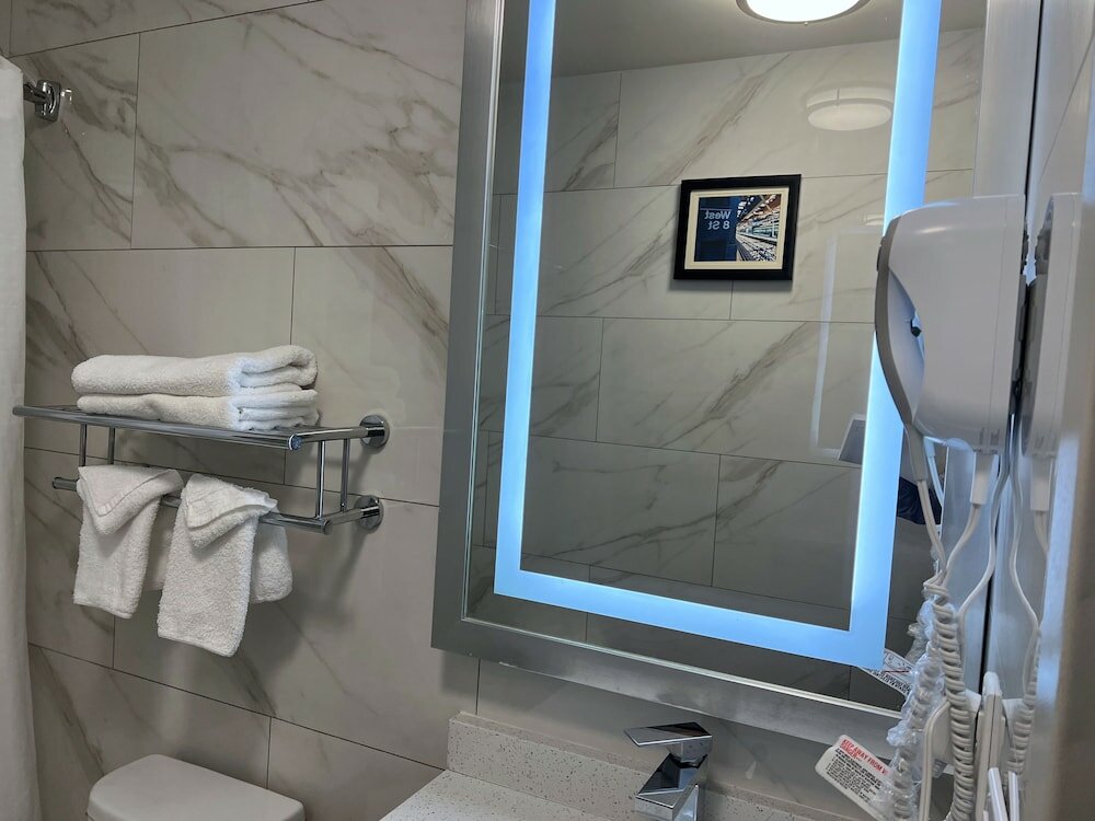 Фото Lotus Blu Inn & Suites